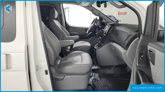HYUNDAI STAREX VAN 5-SEATER