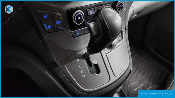 HYUNDAI STAREX 4WD WAGON 12-SEATER