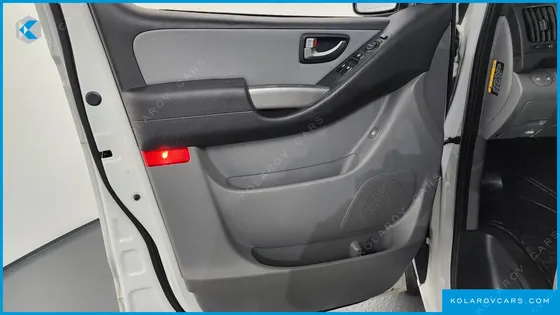 HYUNDAI STAREX 4WD WAGON 12-SEATER