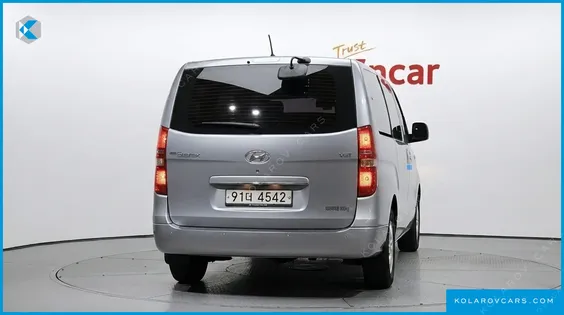 HYUNDAI STAREX VAN 5-SEATER