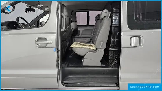 HYUNDAI STAREX VAN 5-SEATER