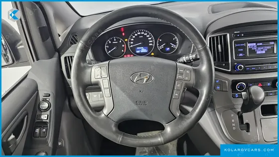 HYUNDAI STAREX VAN 5-SEATER