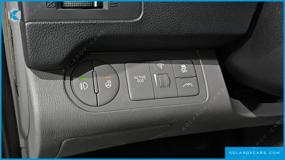 HYUNDAI STAREX VAN 5-SEATER