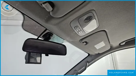 HYUNDAI STAREX VAN 5-SEATER