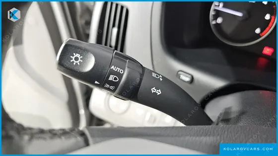 HYUNDAI STAREX VAN 5-SEATER