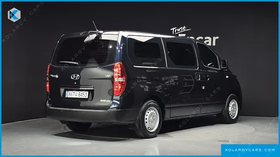 HYUNDAI STAREX VAN 5-SEATER