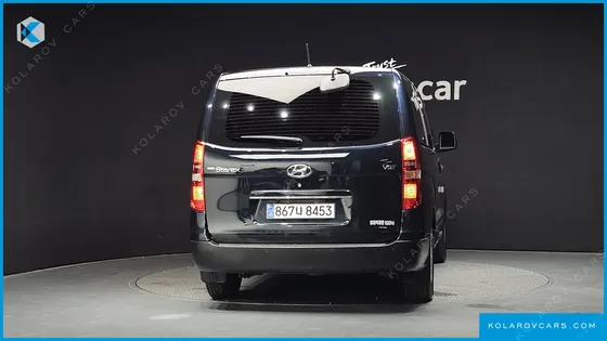 HYUNDAI STAREX VAN 5-SEATER