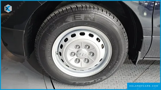 HYUNDAI STAREX VAN 5-SEATER