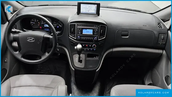 HYUNDAI STAREX VAN 5-SEATER