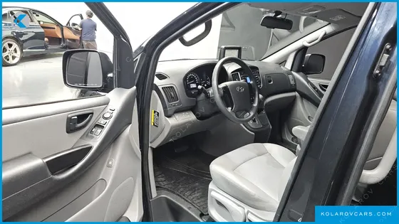 HYUNDAI STAREX VAN 5-SEATER