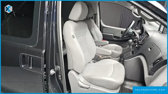HYUNDAI STAREX VAN 5-SEATER