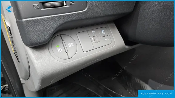 HYUNDAI STAREX VAN 5-SEATER