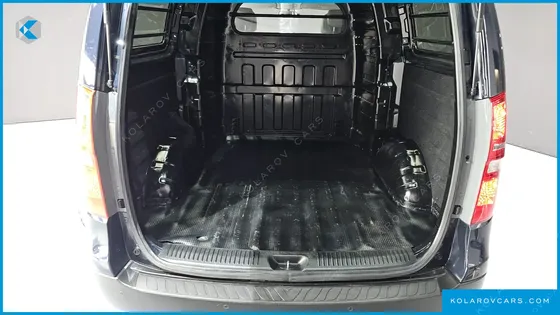 HYUNDAI STAREX VAN 5-SEATER