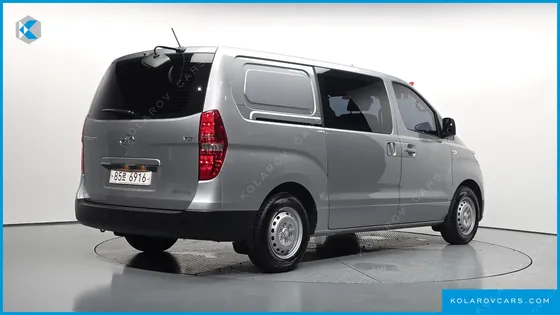 HYUNDAI STAREX VAN 5-SEATER