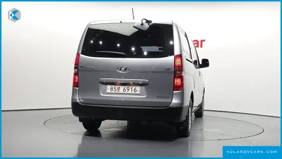 HYUNDAI STAREX VAN 5-SEATER