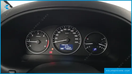 HYUNDAI STAREX VAN 5-SEATER