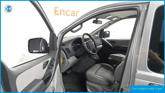 HYUNDAI STAREX VAN 5-SEATER
