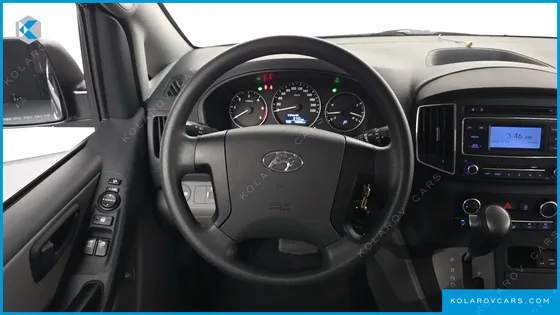 HYUNDAI STAREX VAN 5-SEATER