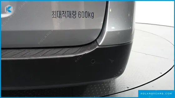HYUNDAI STAREX VAN 5-SEATER