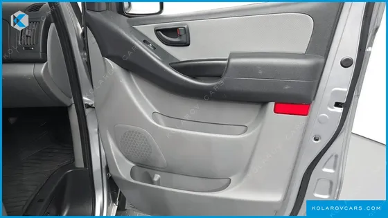 HYUNDAI STAREX VAN 5-SEATER