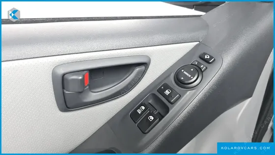HYUNDAI STAREX VAN 5-SEATER