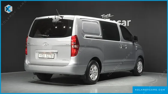 HYUNDAI STAREX VAN 5-SEATER