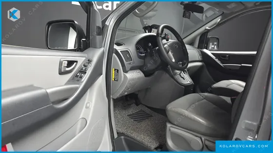 HYUNDAI STAREX VAN 5-SEATER