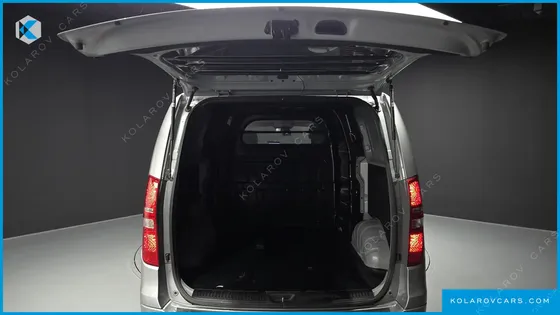 HYUNDAI STAREX VAN 5-SEATER