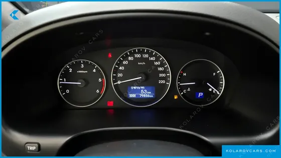 HYUNDAI STAREX VAN 5-SEATER