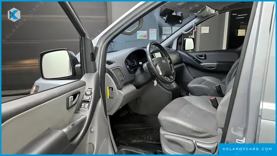HYUNDAI STAREX VAN 5-SEATER