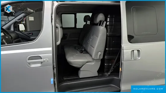 HYUNDAI STAREX VAN 5-SEATER