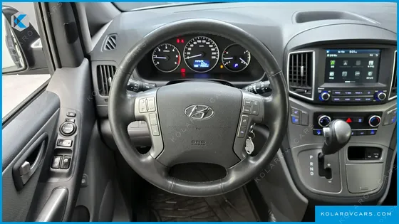 HYUNDAI STAREX VAN 5-SEATER