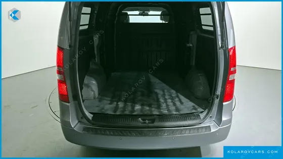 HYUNDAI STAREX VAN 5-SEATER