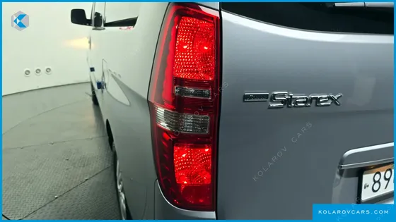 HYUNDAI STAREX VAN 5-SEATER