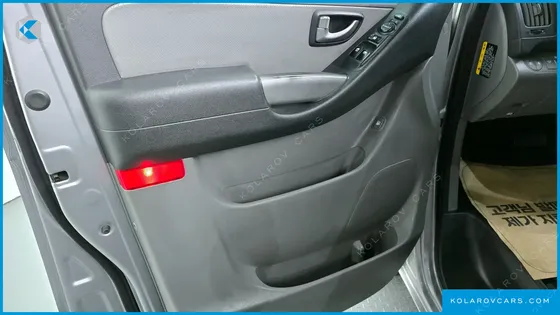 HYUNDAI STAREX VAN 5-SEATER