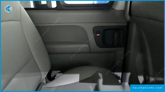 HYUNDAI STAREX VAN 5-SEATER