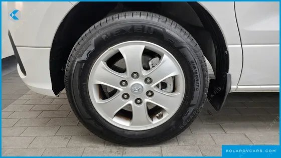 HYUNDAI STAREX 4WD URBAN 9-SEATER