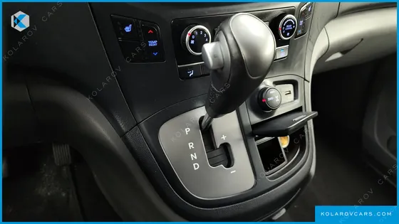 HYUNDAI STAREX 4WD URBAN 9-SEATER