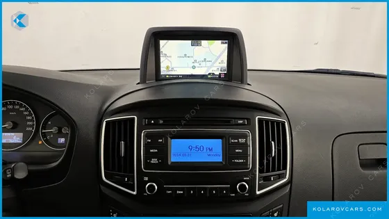 HYUNDAI STAREX 4WD URBAN 9-SEATER