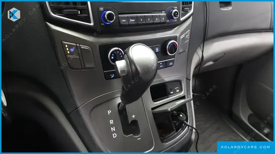 HYUNDAI STAREX VAN 3-SEATER