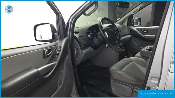 HYUNDAI STAREX VAN 3-SEATER