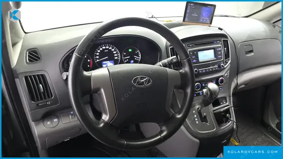 HYUNDAI STAREX VAN 3-SEATER