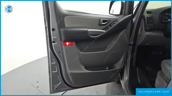 HYUNDAI STAREX VAN 3-SEATER