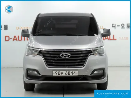 HYUNDAI STAREX VAN 5-SEATER