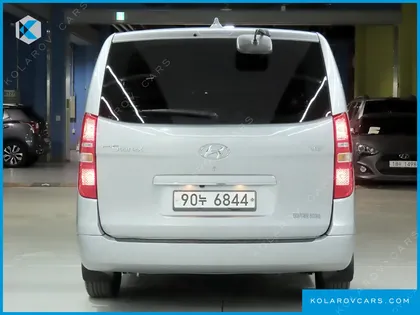 HYUNDAI STAREX VAN 5-SEATER