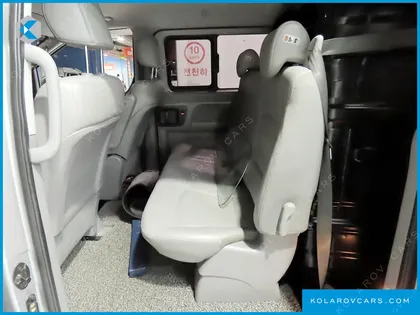 HYUNDAI STAREX VAN 5-SEATER