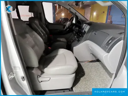 HYUNDAI STAREX VAN 5-SEATER
