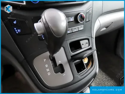 HYUNDAI STAREX VAN 5-SEATER