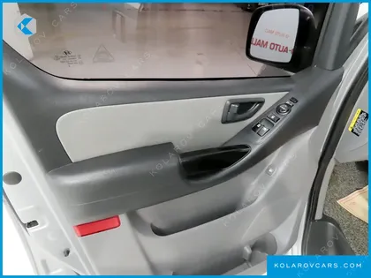 HYUNDAI STAREX VAN 5-SEATER
