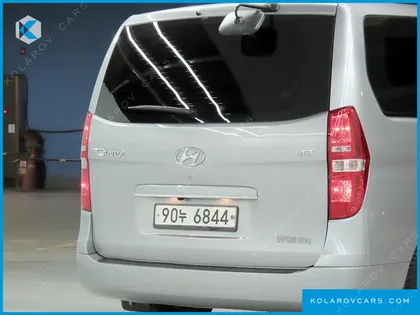 HYUNDAI STAREX VAN 5-SEATER